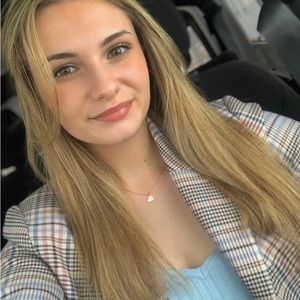 Meet your Posher, Lydia